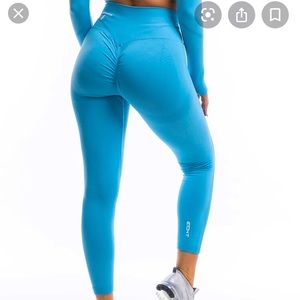 ISO Blue ECHT Arise Scrunch Leggings M